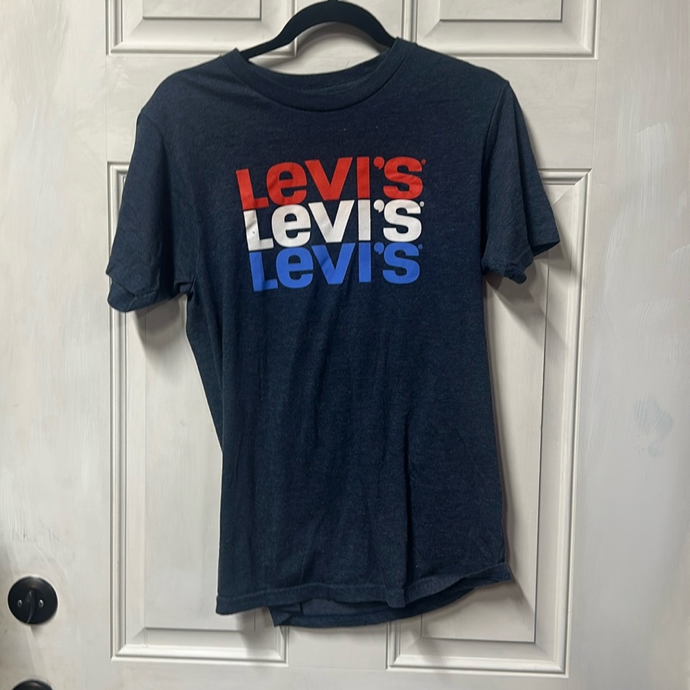 Small men’s Levi’s gray tee shirt with red white and blue graphic